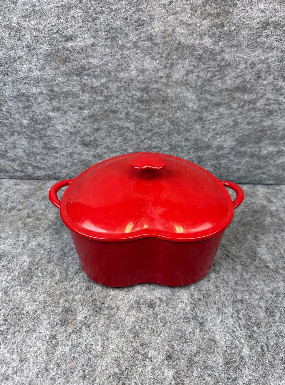 VTG Well Equipped Kitchen Red Heart Cast Iron Enameled Dutch Oven Pot W Lid BH